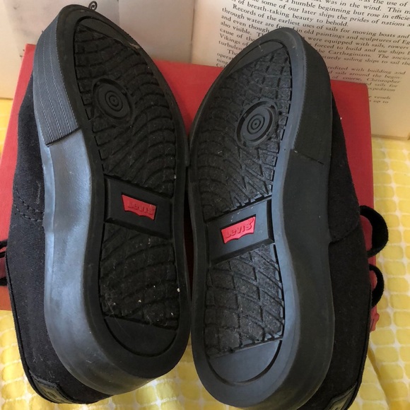 SOLD Levi’s Black Shoes Toddler 10 😎 - Picture 6 of 7